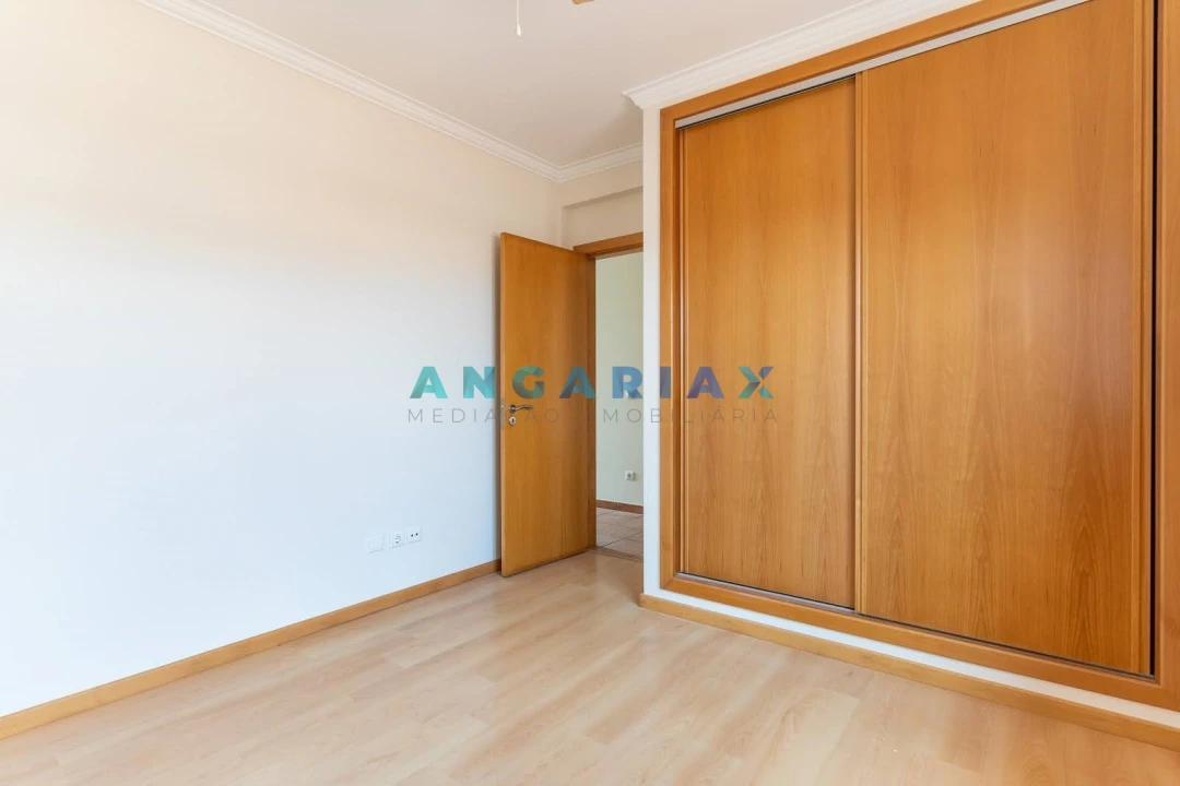 Moradia T5 para Venda em Valado dos Frades Foto 12