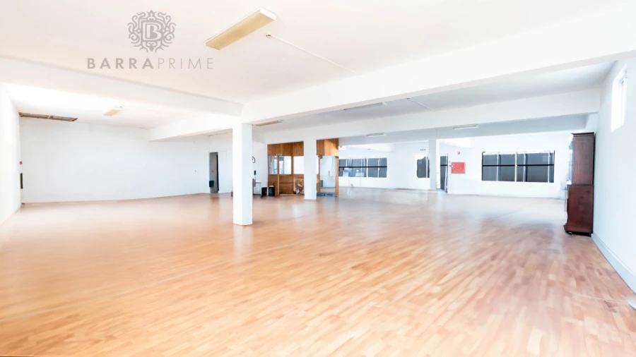 Loja para Arrendamento em Almancil