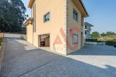 Moradia T4 para Venda em Tagilde e Vizela (São Paio)
