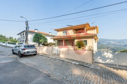Moradia T4 para Venda em Tagilde e Vizela (São Paio)