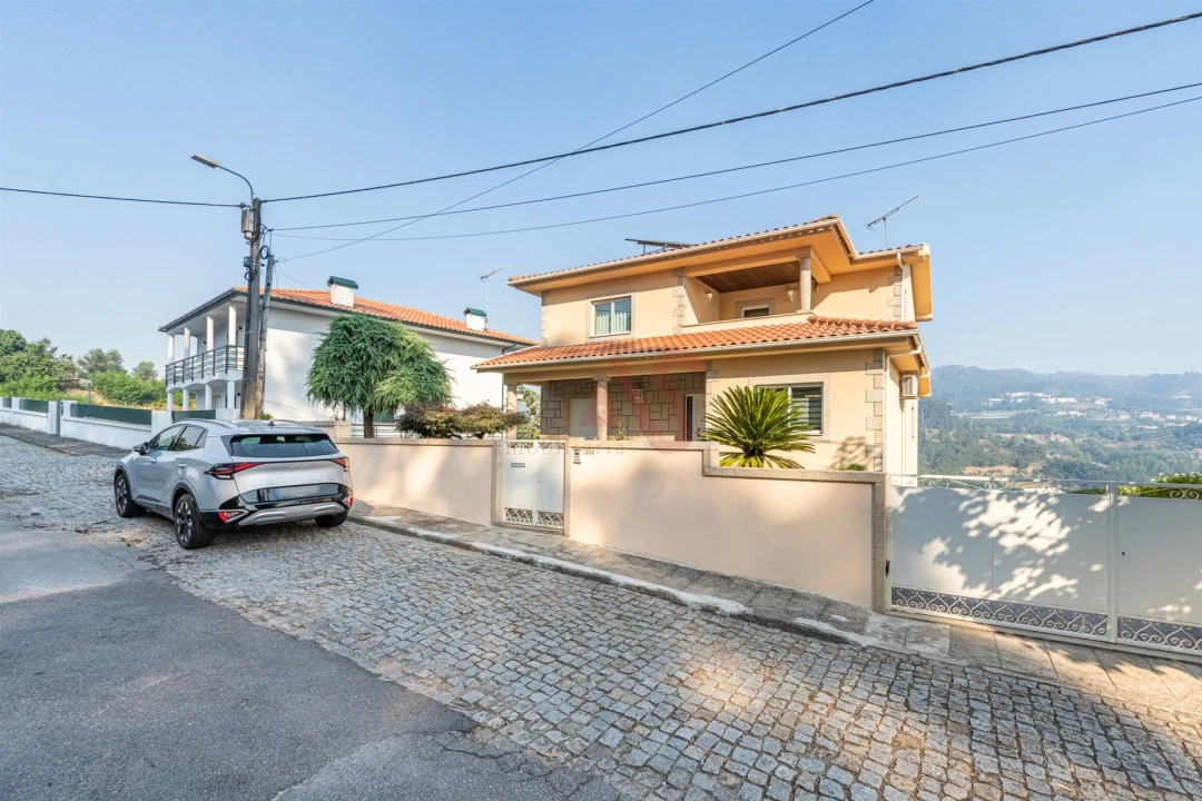 Moradia T4 para Venda em Tagilde e Vizela (São Paio) Foto 1