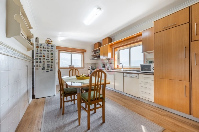 Moradia T4 para Venda em Tagilde e Vizela (São Paio) Foto 12