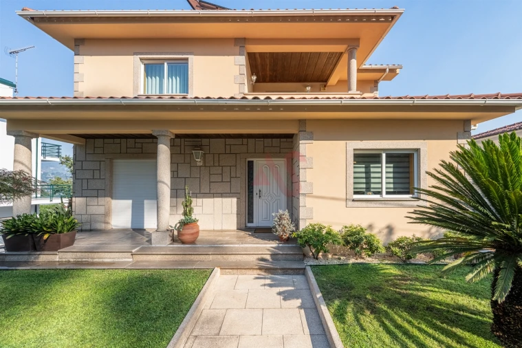 Moradia T4 para Venda em Tagilde e Vizela (São Paio) Foto 2