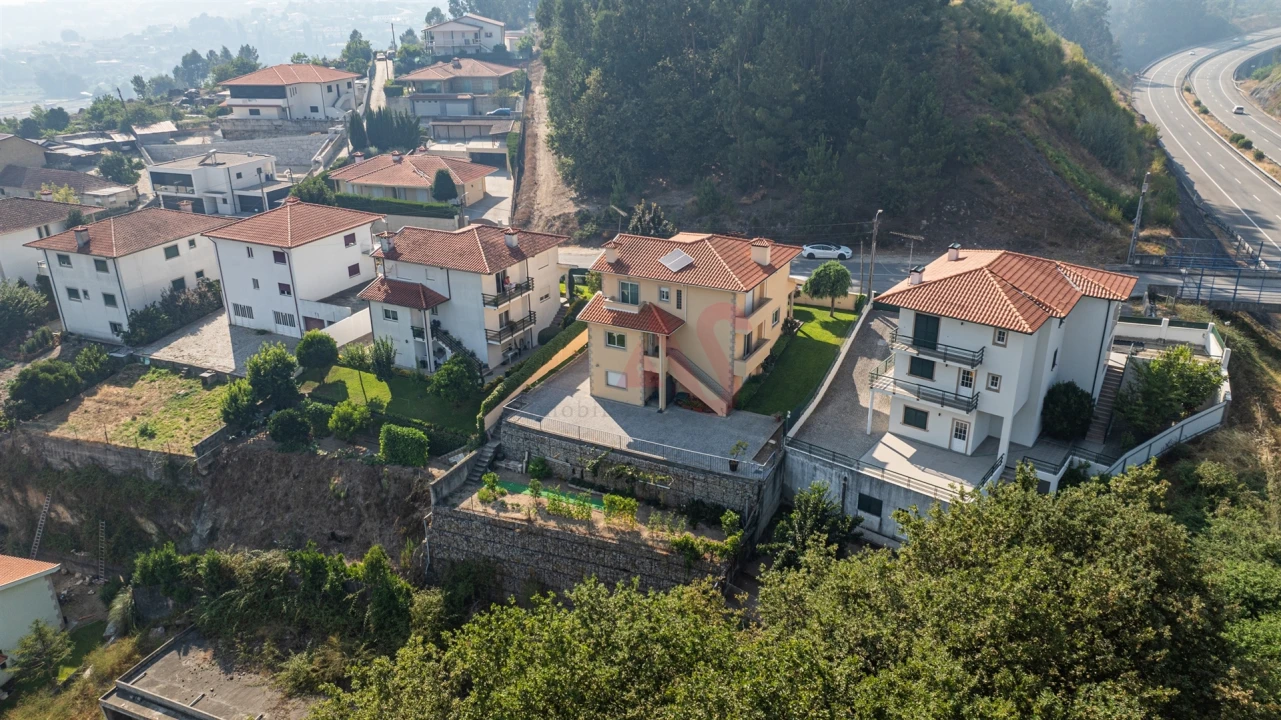 Moradia T4 para Venda em Tagilde e Vizela (São Paio) Foto 30