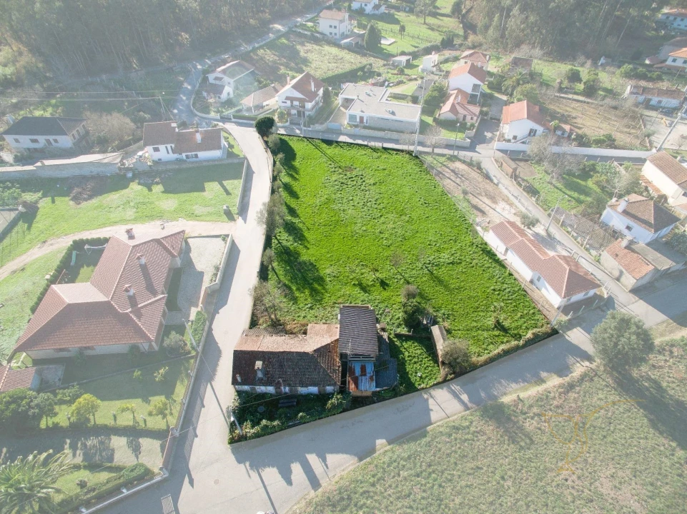 Terreno para Venda em Campos e Vila Meã Foto 1