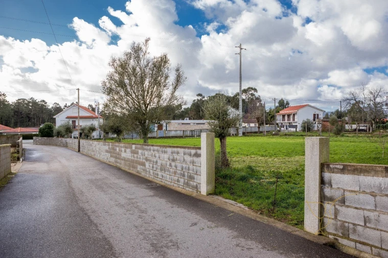 Terreno para Venda em Campos e Vila Meã Foto 2