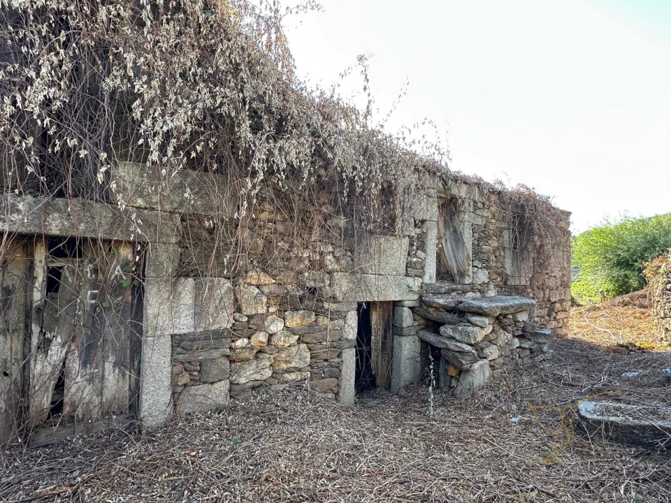 Moradia T0 para Venda em Riba de Mouro Foto 1