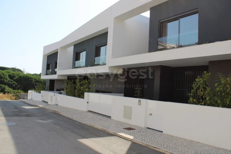 Moradia T4 para Venda em Loures Foto 4
