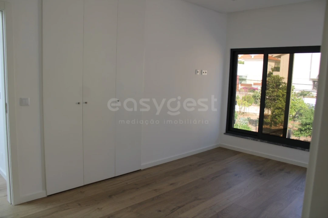 Moradia T4 para Venda em Loures Foto 22