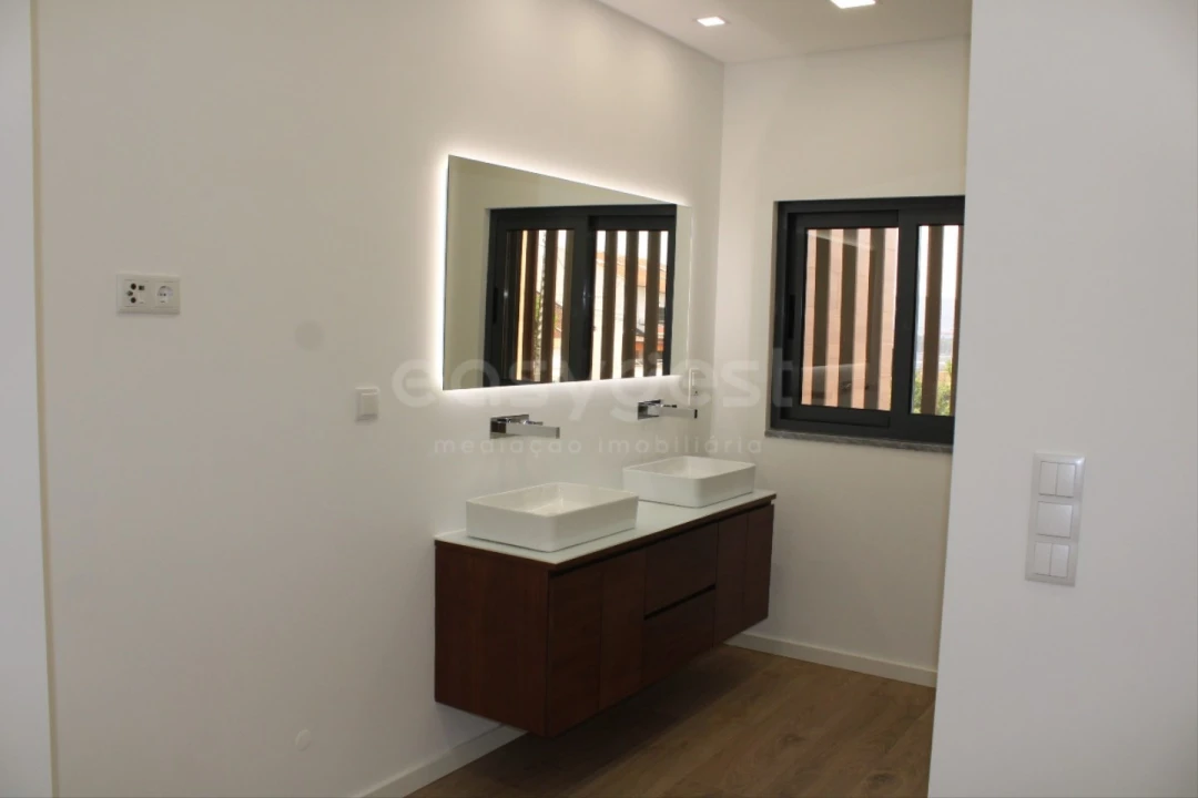 Moradia T4 para Venda em Loures Foto 32