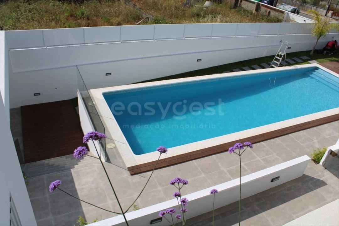 Moradia T4 para Venda em Loures Foto 37