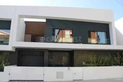 Moradia T4 para Venda em Loures