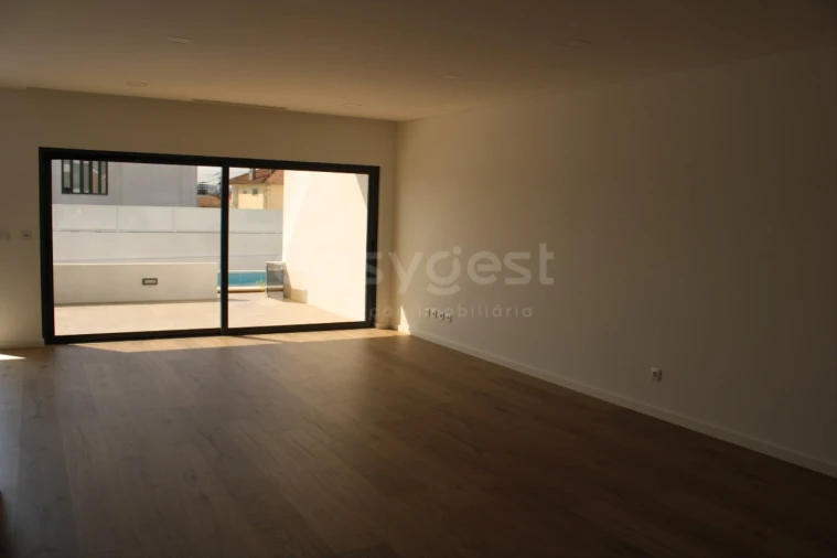 Moradia T4 para Venda em Loures Foto 17