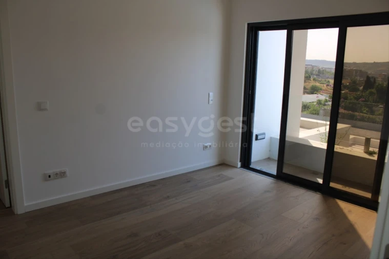 Moradia T4 para Venda em Loures Foto 36