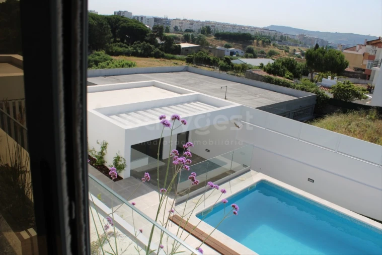 Moradia T4 para Venda em Loures Foto 39