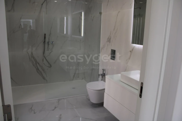 Moradia T4 para Venda em Loures Foto 40