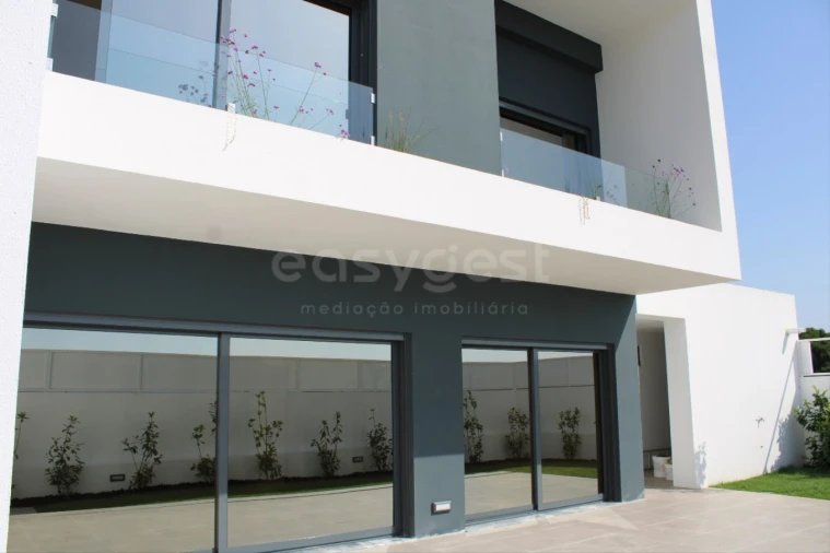 Moradia T4 para Venda em Loures Foto 48