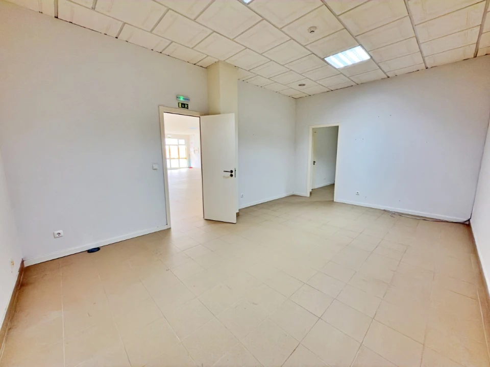 Loja para Arrendamento em Cadaval e Pêro Moniz Foto 9