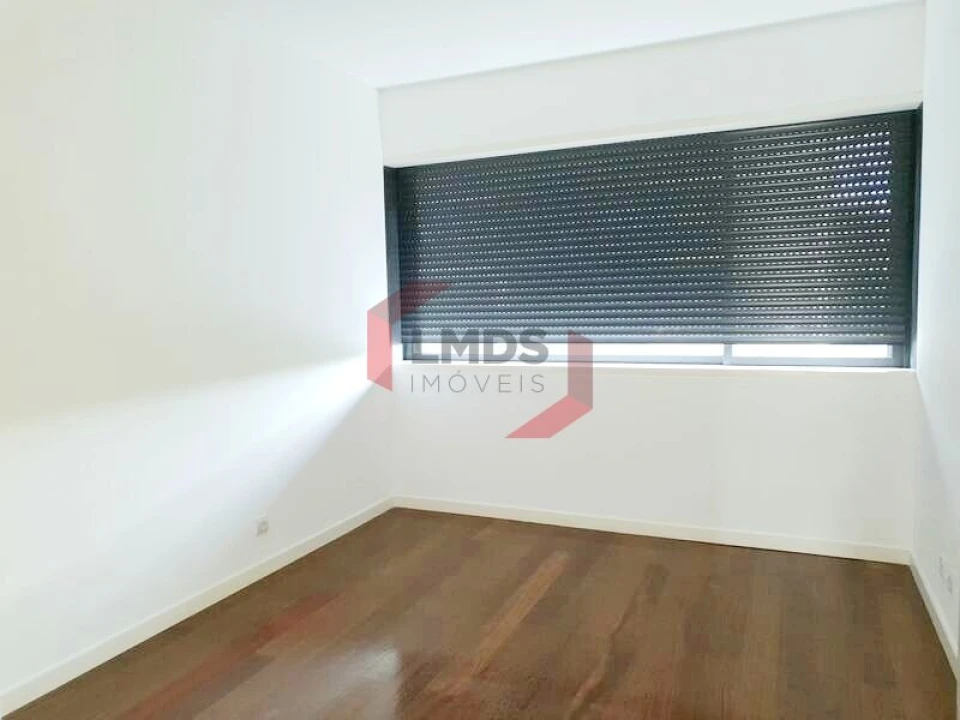 Apartamento T4 para Venda em Mafamude e Vilar do Paraíso Foto 11