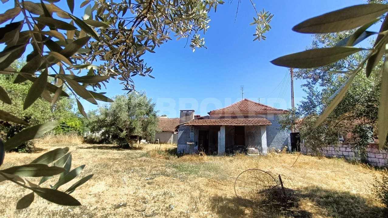 Moradia T5 para Venda em Arneiro das Milhariças Foto 1