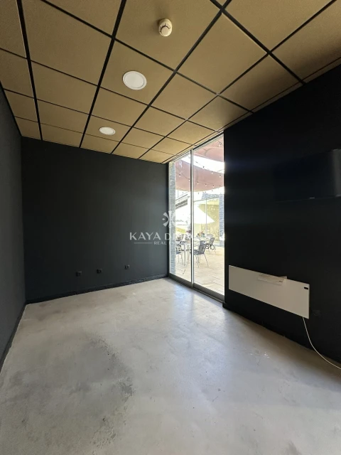 Loja para Arrendamento em Lumiar