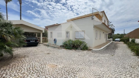 Moradia T4 para Venda em Loule (São Clemente)