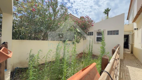 Moradia T4 para Venda em Loule (São Clemente)
