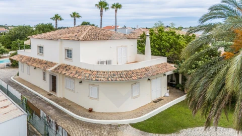 Moradia T4 para Venda em Loule (São Clemente)
