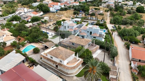 Moradia T4 para Venda em Loule (São Clemente)