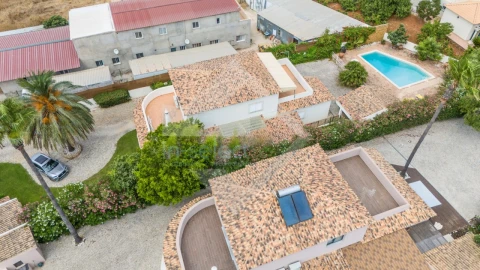Moradia T4 para Venda em Loule (São Clemente)