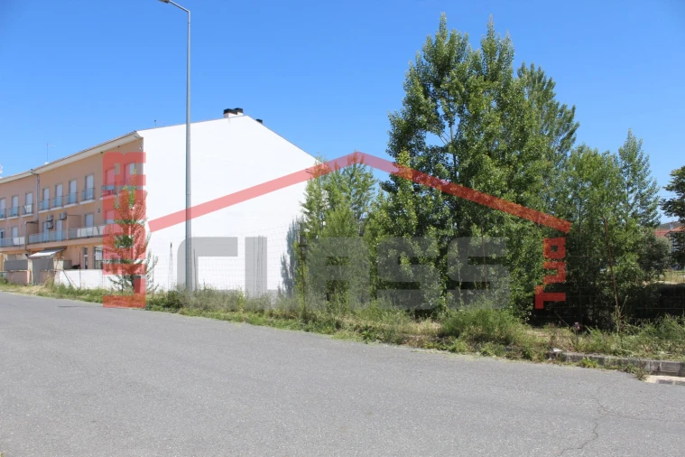Terreno para Venda em Mirandela Foto 2