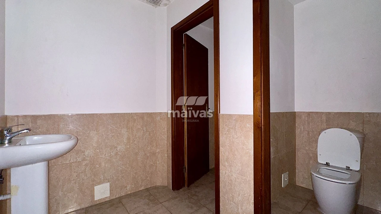 Loja para Venda em Campelo e Ovil Foto 16