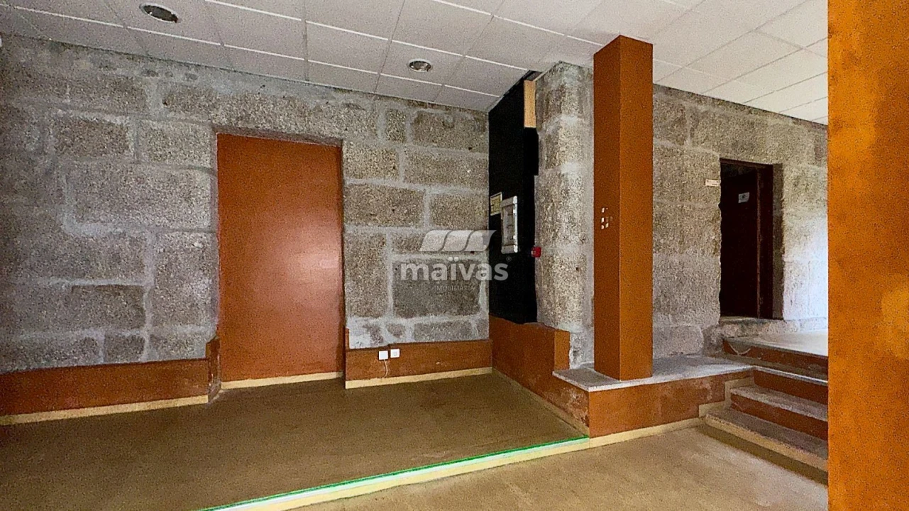 Loja para Venda em Campelo e Ovil Foto 31