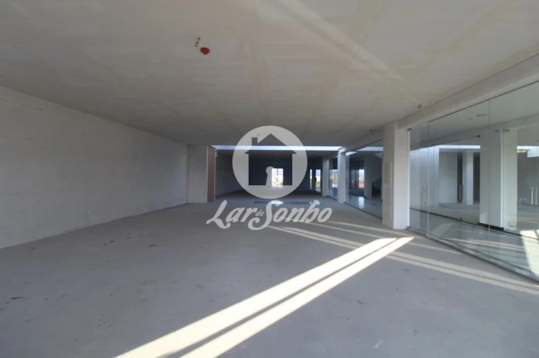 Loja para Arrendamento em Barqueiros Foto 2