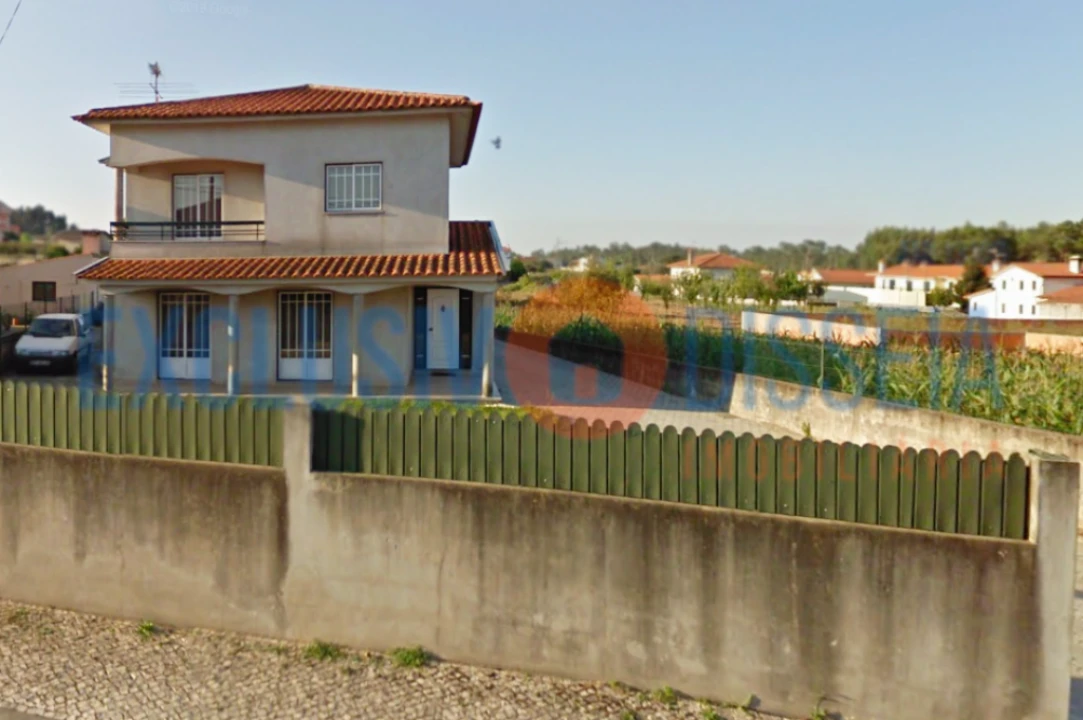 Moradia T3 para Venda em Branca Foto 1