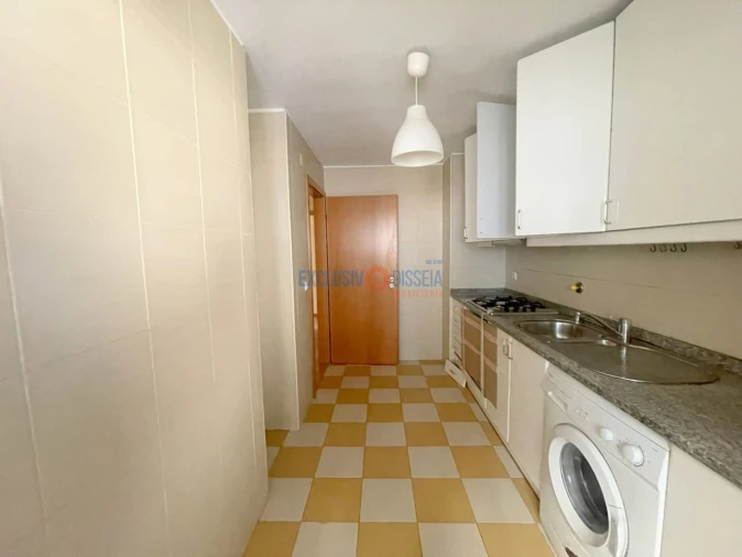 Apartamento T2 para Venda em Lordelo do Ouro e Massarelos Foto 1