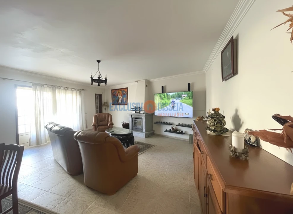 Moradia T4 para Venda em Aguada de Cima Foto 7