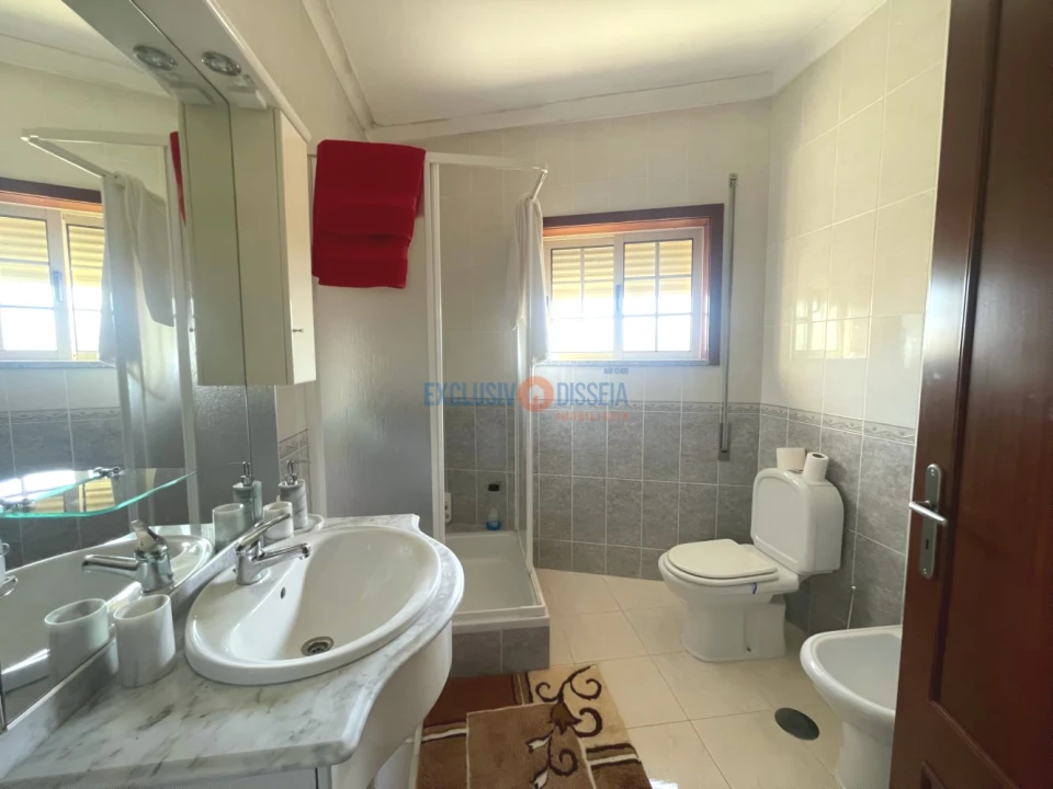 Moradia T4 para Venda em Aguada de Cima Foto 19