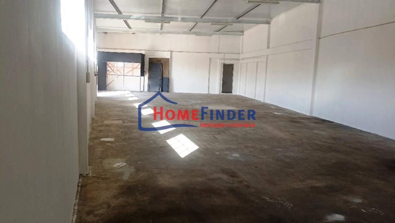 Loja para Venda em Arcozelo Foto 18