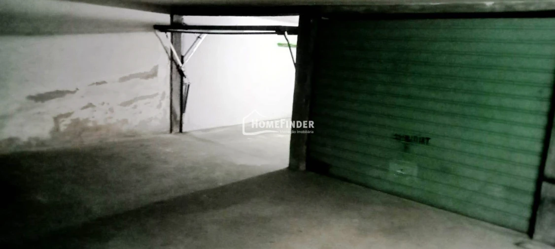 Garagem para Venda em Braga (São José de São Lázaro e São João do Souto) Foto 4