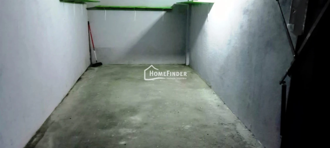 Garagem para Venda em Braga (São José de São Lázaro e São João do Souto) Foto 1
