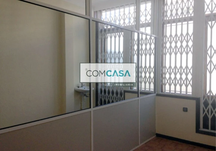 Loja para Arrendamento em Lordelo do Ouro e Massarelos Foto 2