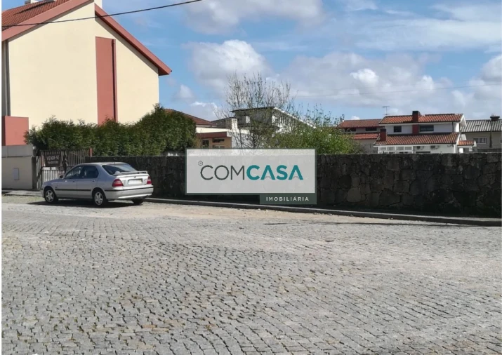 Terreno para Venda em Vilar e Mosteiró Foto 1