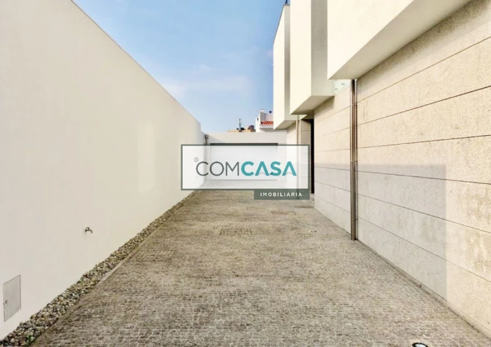 Moradia T4 para Venda em Vila Nova da Telha Foto 2