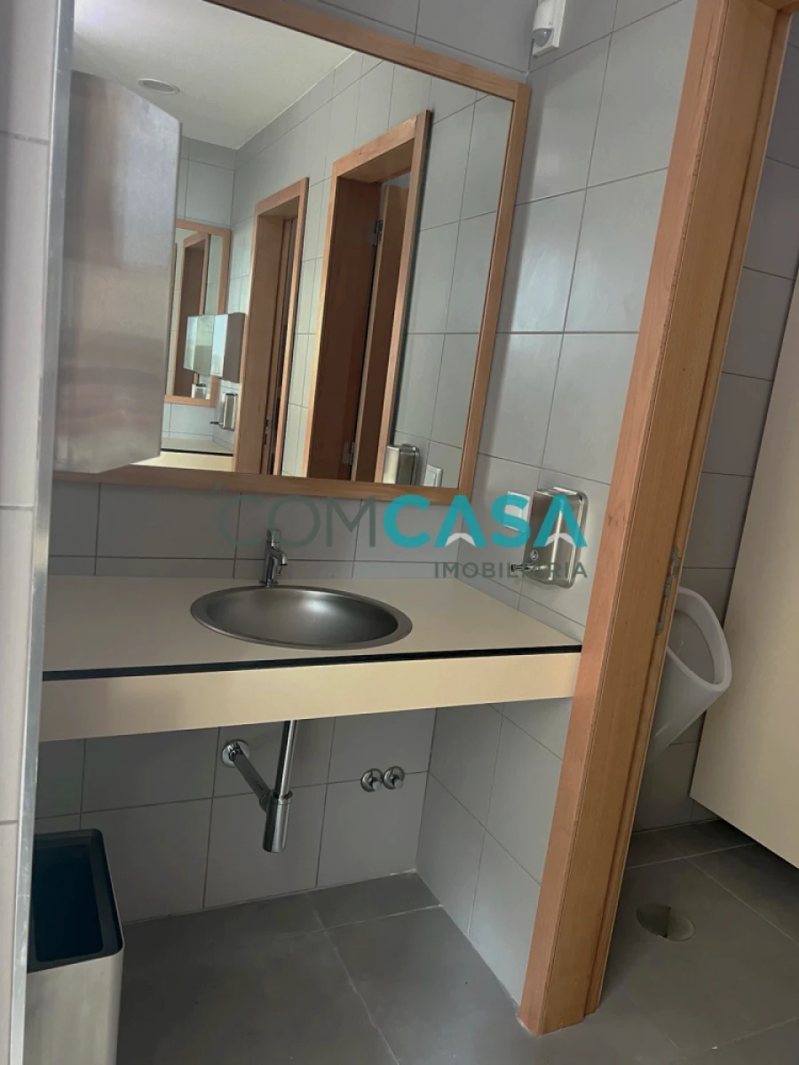 Loja para Arrendamento em Moreira Foto 16