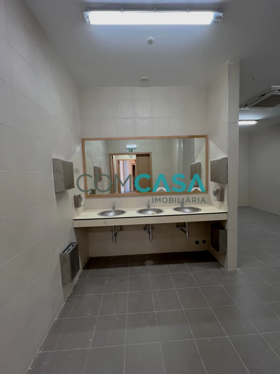 Loja para Arrendamento em Moreira Foto 20