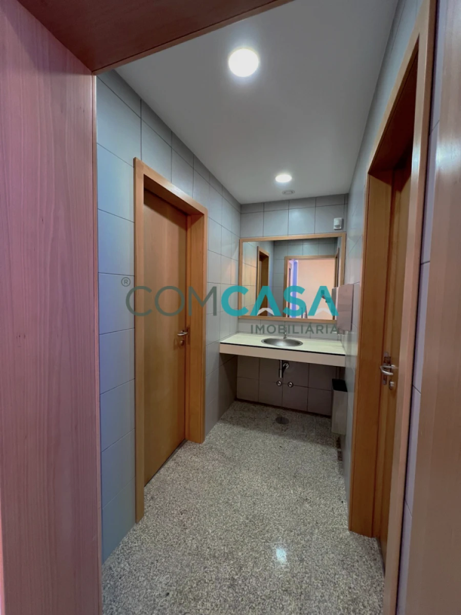 Loja para Arrendamento em Moreira Foto 19