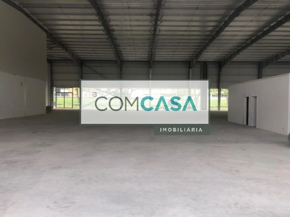 Loja para Arrendamento em Ramalde Foto 2