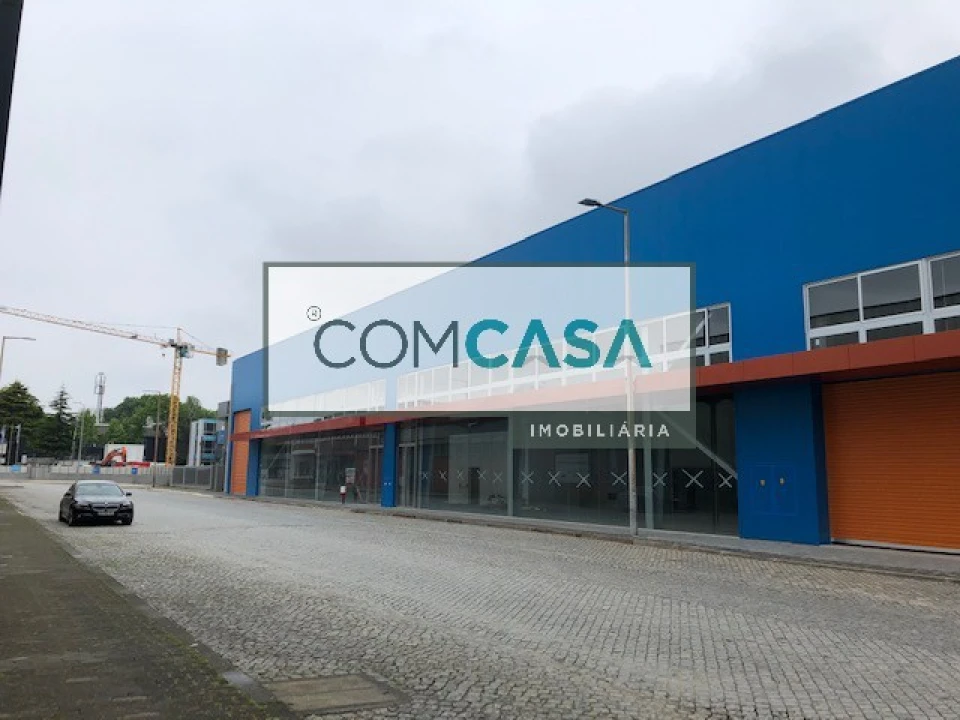 Loja para Arrendamento em Ramalde Foto 4