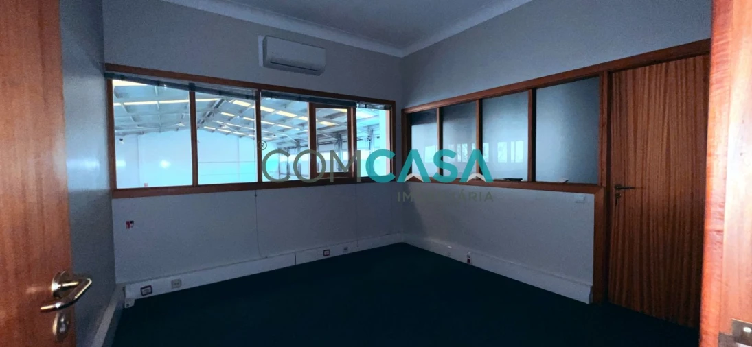 Loja para Arrendamento em Moreira Foto 18